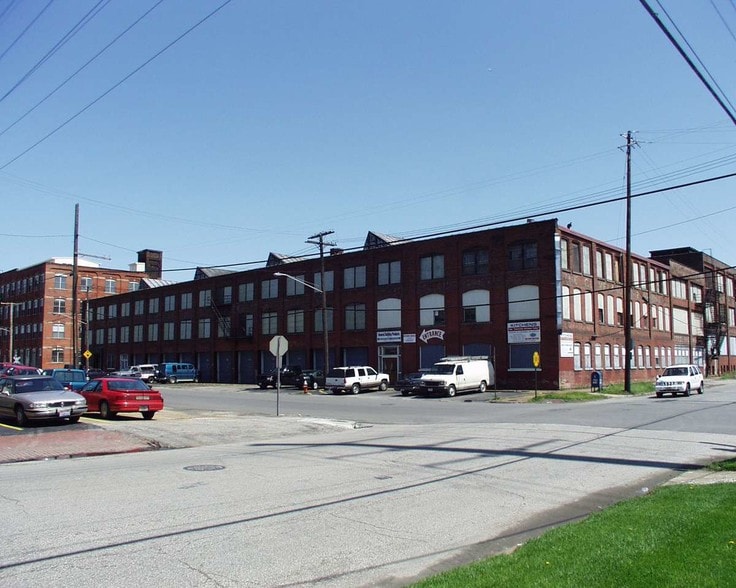1281 E 38th St, Cleveland, OH for lease - Building Photo - Image 3 of 4
