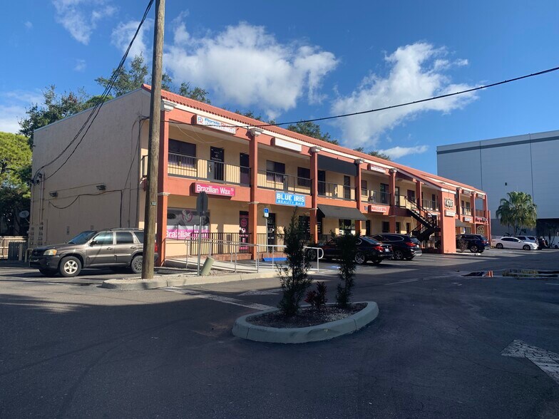 4707 W Gandy Blvd, Tampa, FL à louer - Photo principale - Image 1 de 15