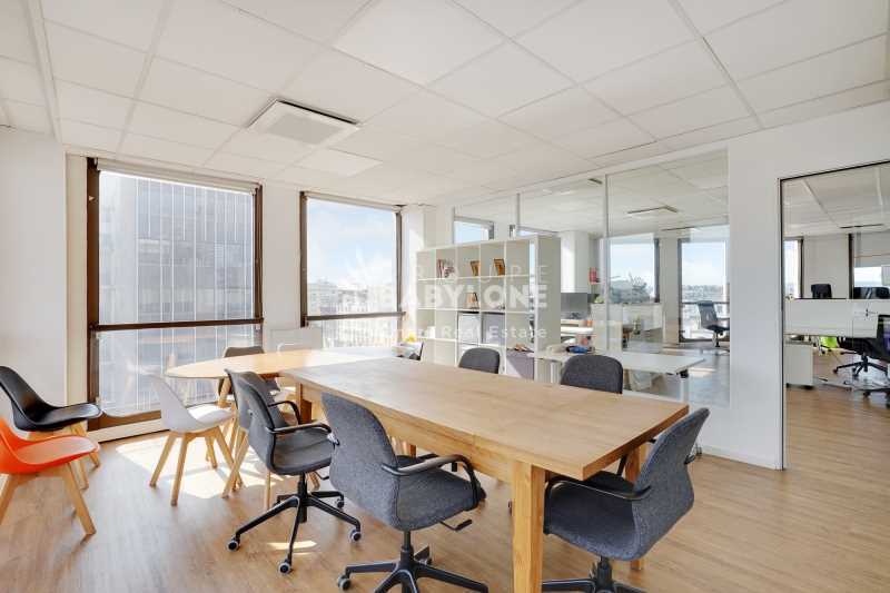 Bureau dans Neuilly-sur-Seine à louer - Photo intérieure - Image 3 de 10