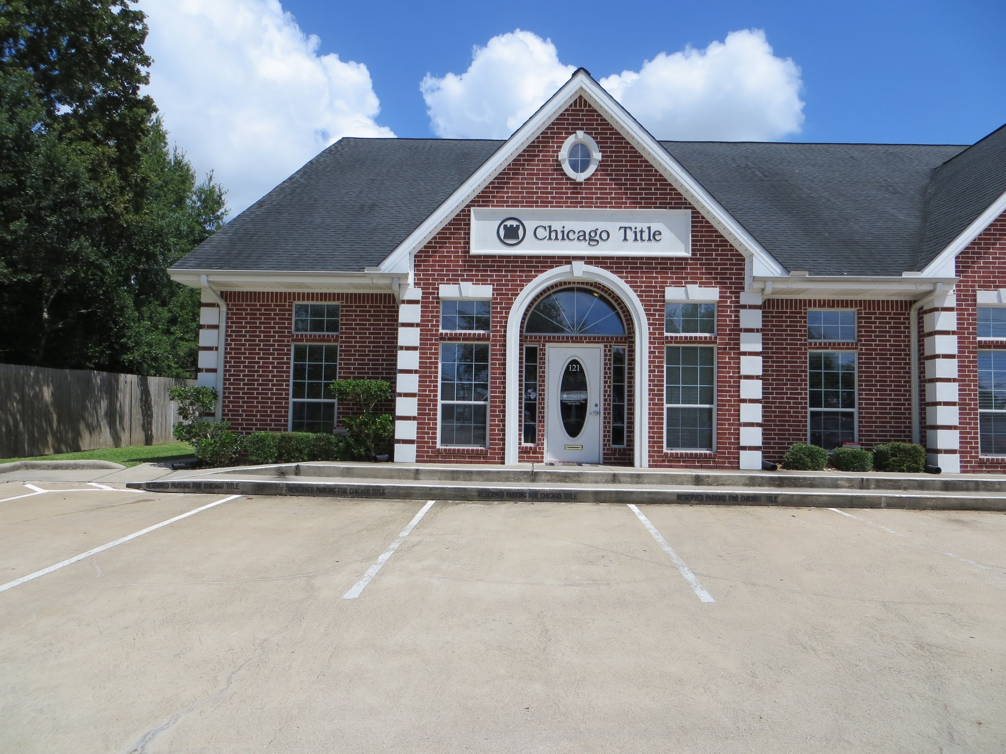 121 E Edgewood Dr, Friendswood, TX for sale Building Photo- Image 1 of 1