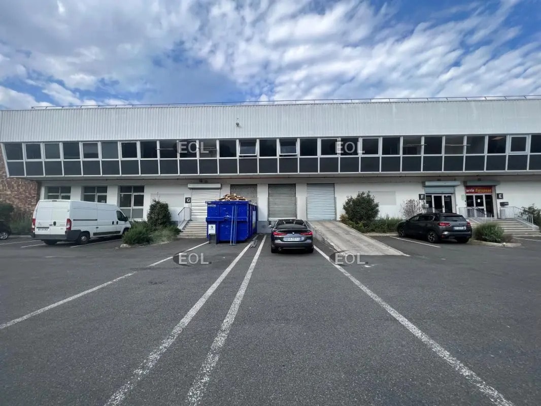 Industrial in MARLY-LA-VILLE for lease Building Photo- Image 1 of 2