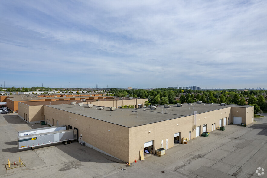 4060 Ridgeway Dr, Mississauga, ON for lease - Building Photo - Image 3 of 4