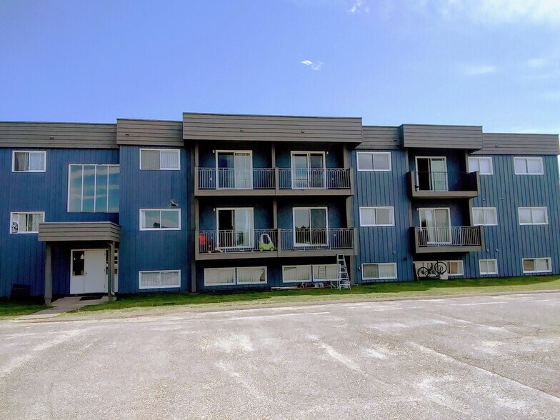 565 Mouse Mountain Dr, Fraser Lake, BC à vendre - Photo du bâtiment - Image 2 de 7