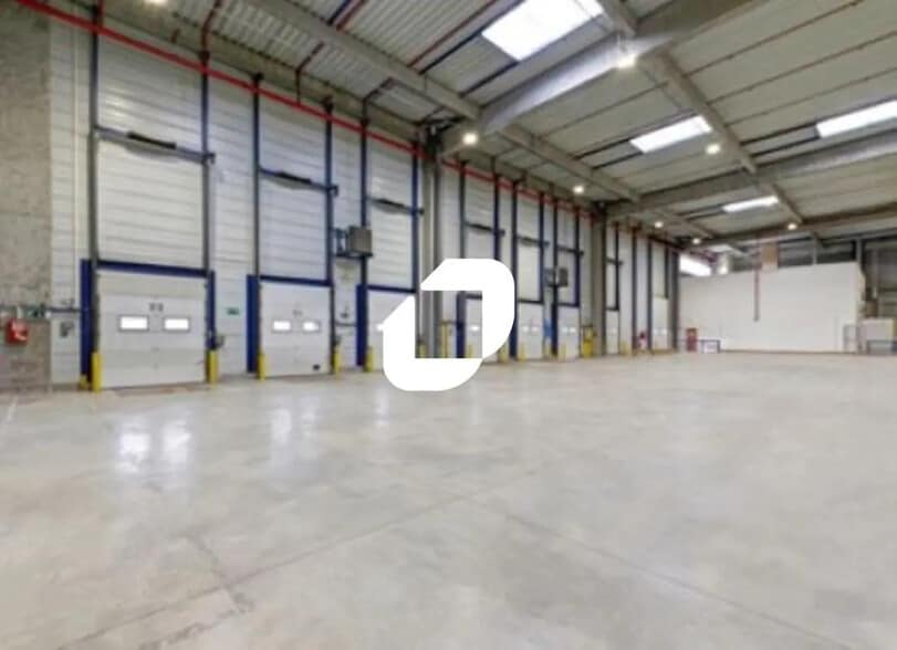 Office in Marly-la-Ville for lease - Interior Photo - Image 2 of 9