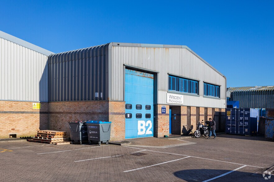 Newton Rd, Peacehaven à louer - Photo du bâtiment - Image 2 de 5