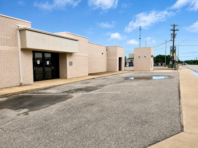 Plus de détails pour 101 N 4th St, Lometa, TX - Commerce de détail à vendre
