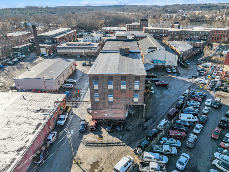 12 Jacques St, Worcester, MA à vendre - Photo du bâtiment - Image 3 de 14