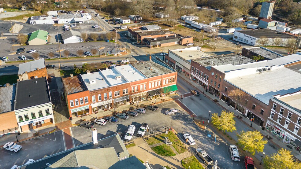 108 E Public Sq, Laurens, SC à vendre - Photo du bâtiment - Image 2 de 15