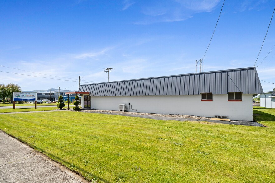 9330 4th St, Bay City, OR à vendre - Photo du bâtiment - Image 2 de 21