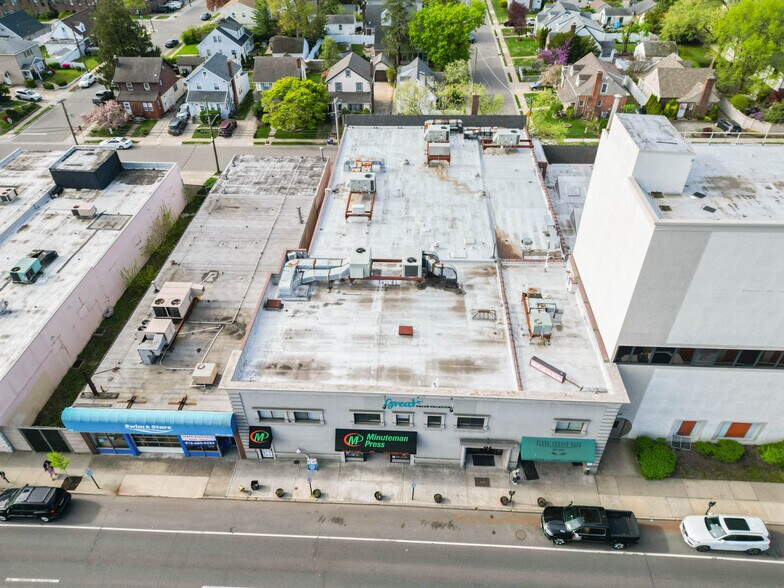 486 Sunrise Hwy, Rockville Centre, NY à vendre - Photo du bâtiment - Image 3 de 13