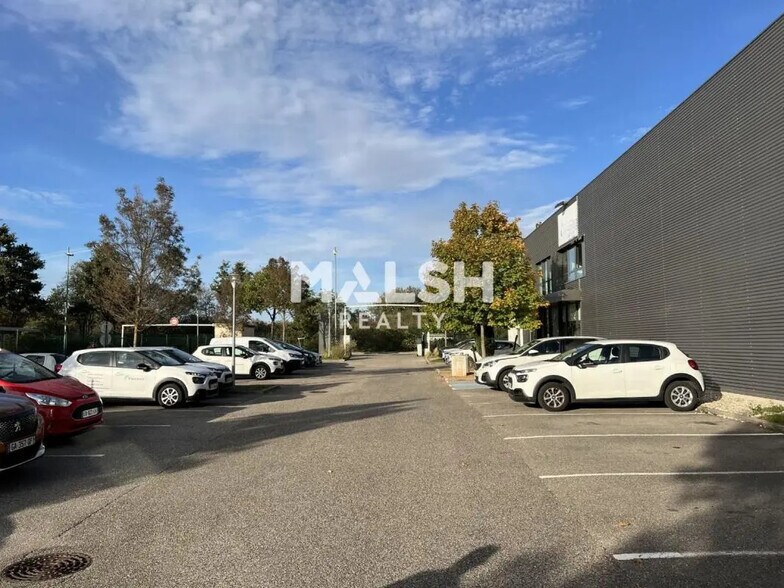 Bureau dans Saint-Priest à louer - Photo du bâtiment - Image 3 de 3