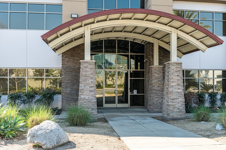 1090 E Belmont St, Ontario, CA for lease - Building Photo - Image 2 of 4