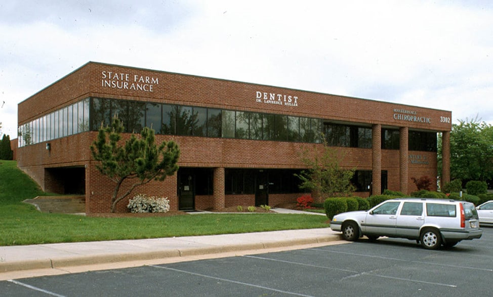 3302 Old Bridge Rd, Woodbridge, VA à louer - Photo du bâtiment - Image 2 de 5