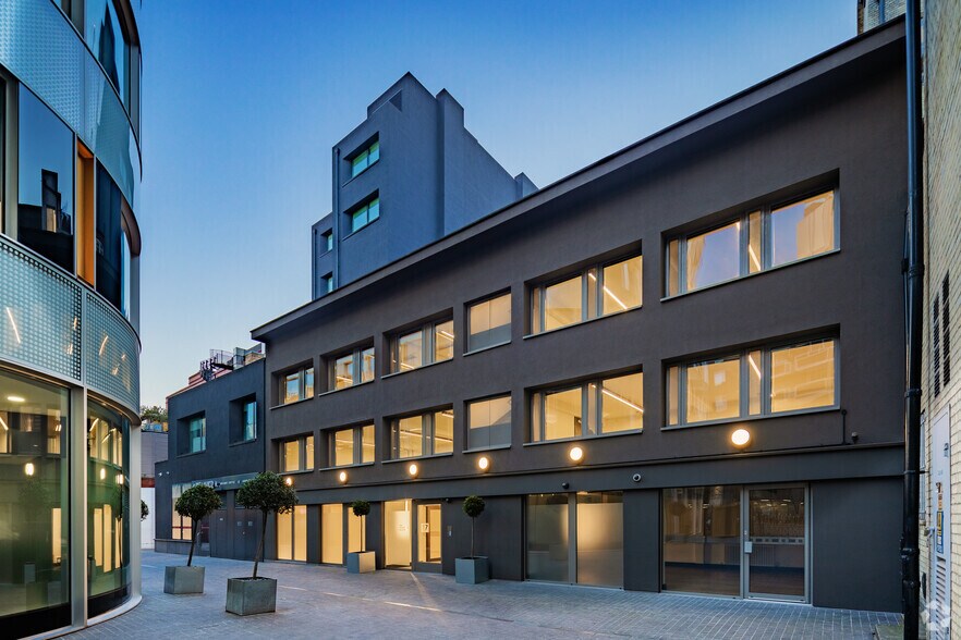 10 Rathbone Pl, Londres à louer - Photo principale - Image 1 de 15