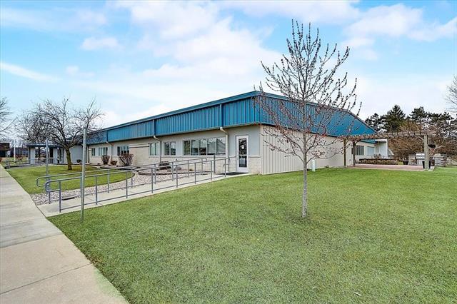 855 Community Dr, Sauk City, WI à louer - Photo du bâtiment - Image 2 de 8