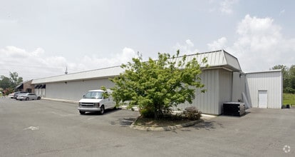 1985 Winfield Dunn Pky, Sevierville, TN à louer Photo du bâtiment- Image 2 de 7