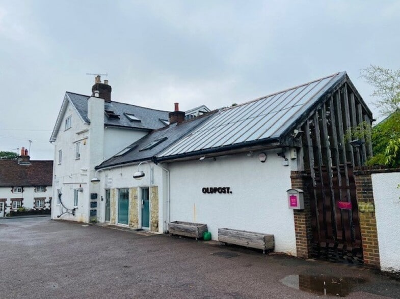 19 High St, Nutfield for lease - Building Photo - Image 2 of 3