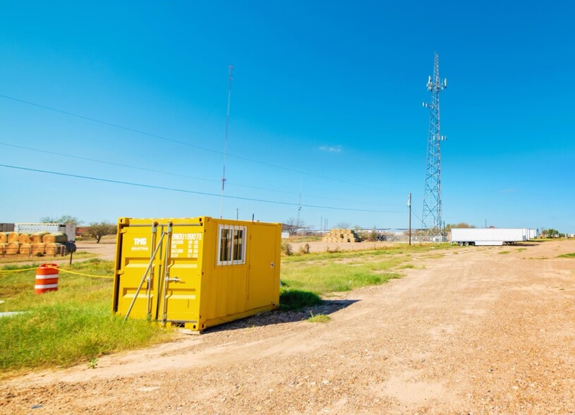 22215 Mines Rd, Laredo, TX à vendre - Photo du bâtiment - Image 1 de 1