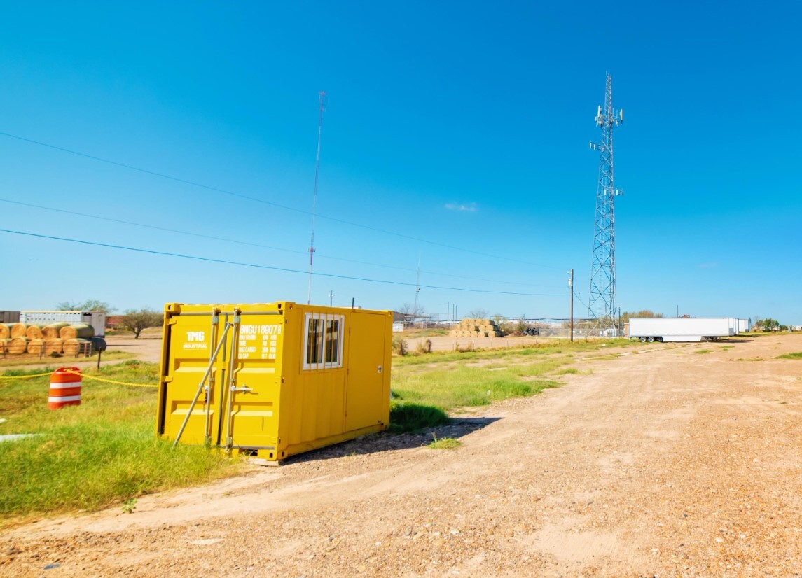 22215 Mines Rd, Laredo, TX à vendre Photo du bâtiment- Image 1 de 1