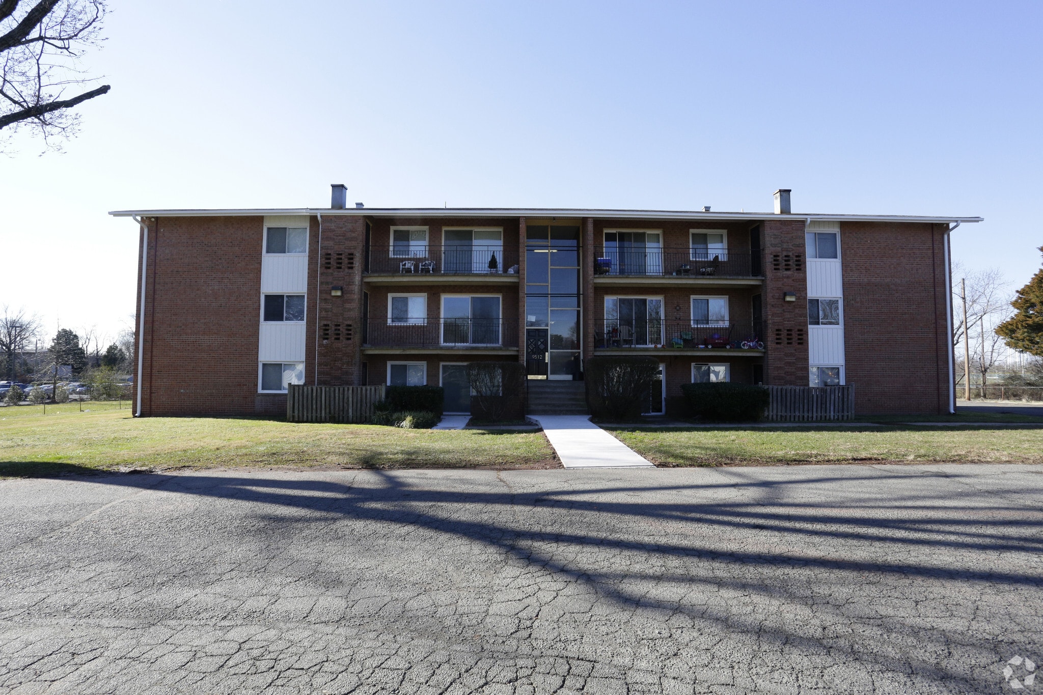 9512 Fairview Ave, Manassas, VA à vendre Photo principale- Image 1 de 7