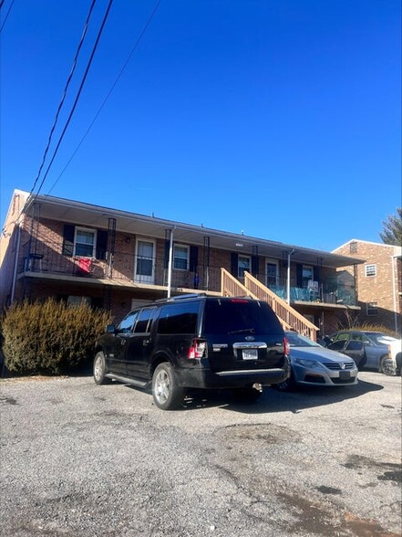 2120 Carvin St NE, Roanoke, VA for sale - Primary Photo - Image 1 of 8