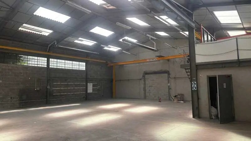 Local d'activités dans Rillieux-la-Pape à vendre - Photo du bâtiment - Image 1 de 8