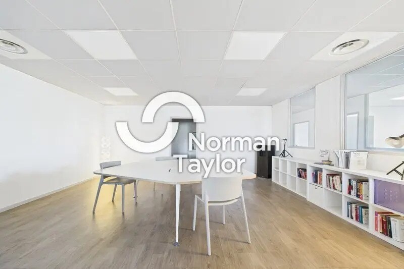 Office in Montpellier for lease - Interior Photo - Image 1 of 12