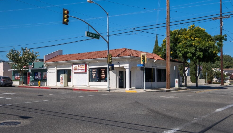 25501 Narbonne Ave, Lomita, CA à vendre - Photo du bâtiment - Image 3 de 28