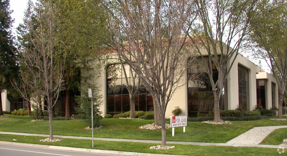 19925 Stevens Creek Blvd, Cupertino, CA à louer - Photo du bâtiment - Image 3 de 16