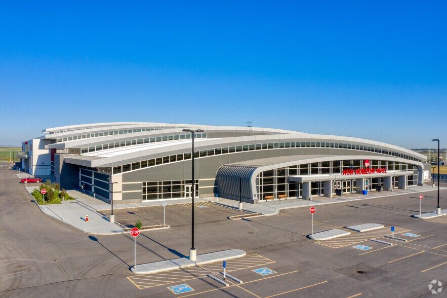 260300 Writing Creek Cres, Balzac, AB à vendre - Photo du bâtiment - Image 2 de 23