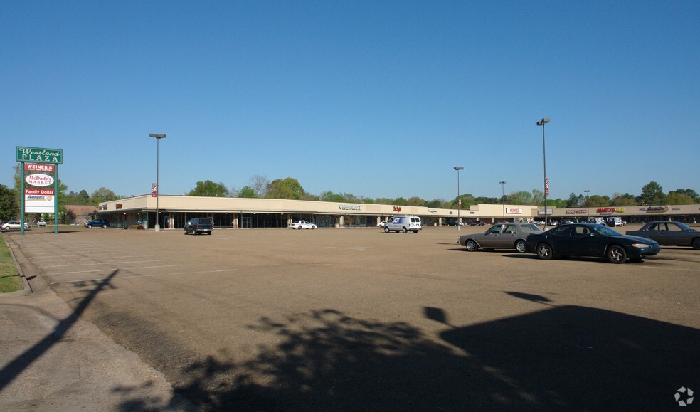 809-915 Ellis Ave, Jackson, MS for lease - Building Photo - Image 1 of 14