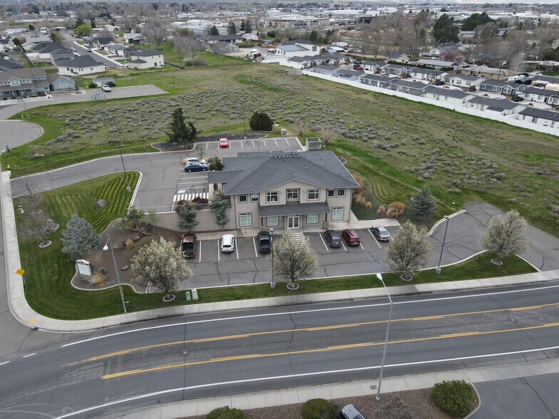 1123 N Grant Pl, Kennewick, WA à vendre - Photo du bâtiment - Image 2 de 18
