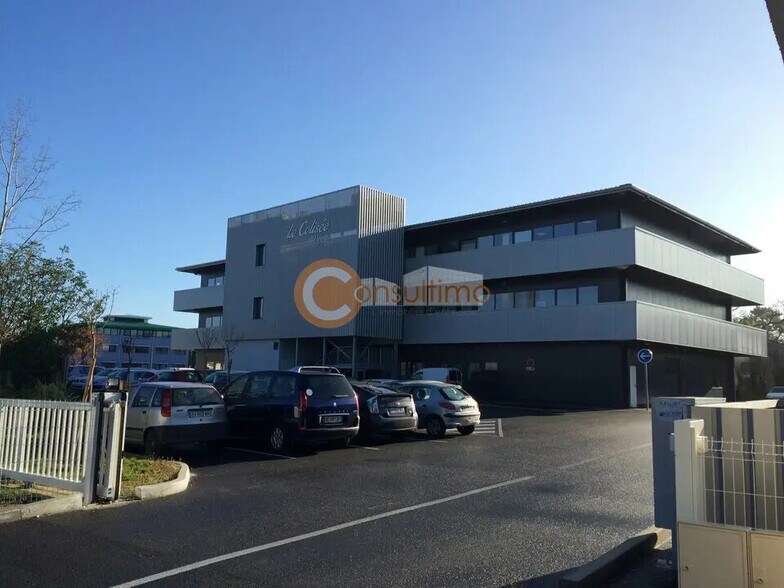 Office in Pessac for lease - Building Photo - Image 1 of 12