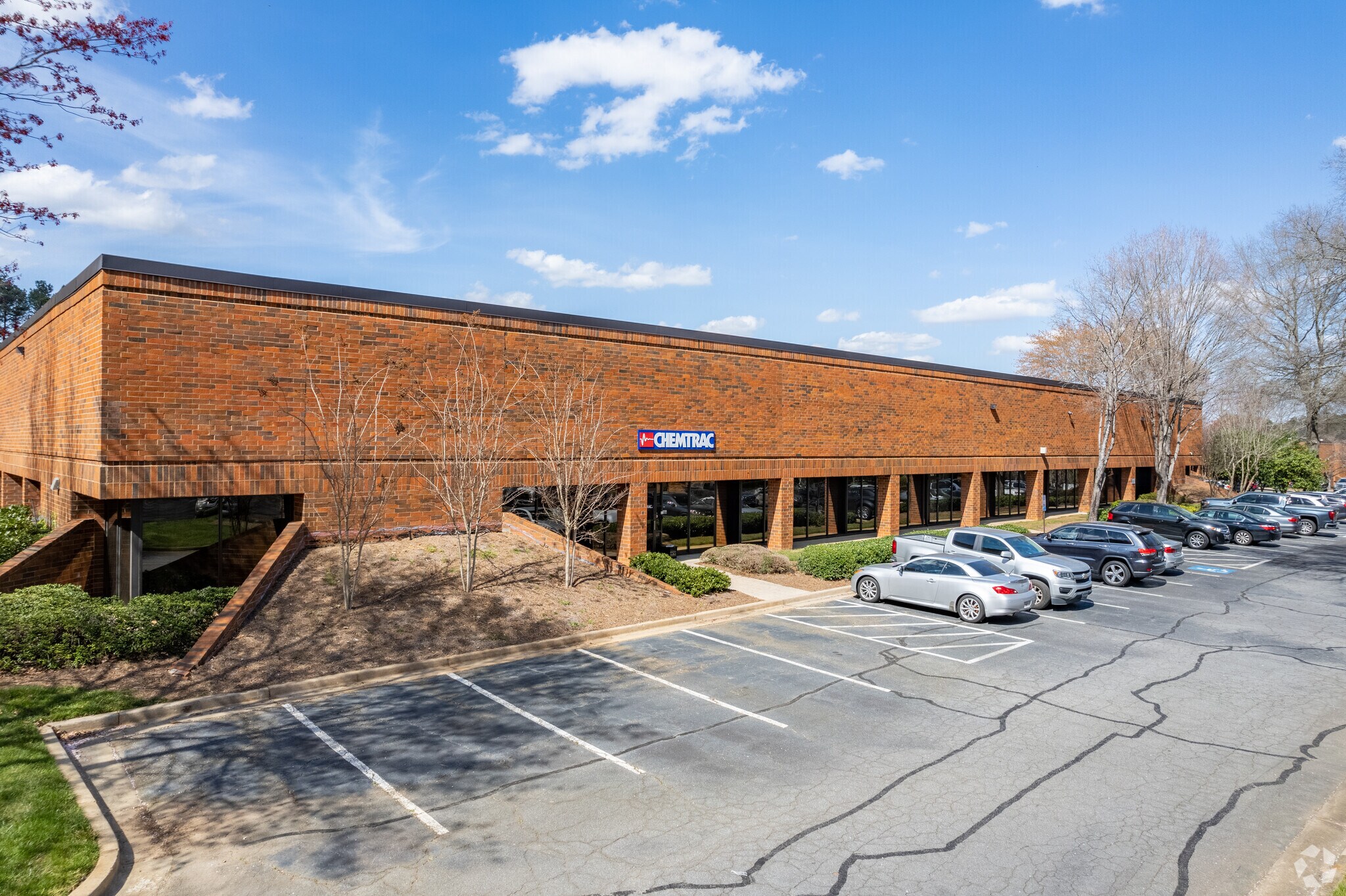 1555 Oakbrook Dr, Norcross, GA for lease Primary Photo- Image 1 of 6