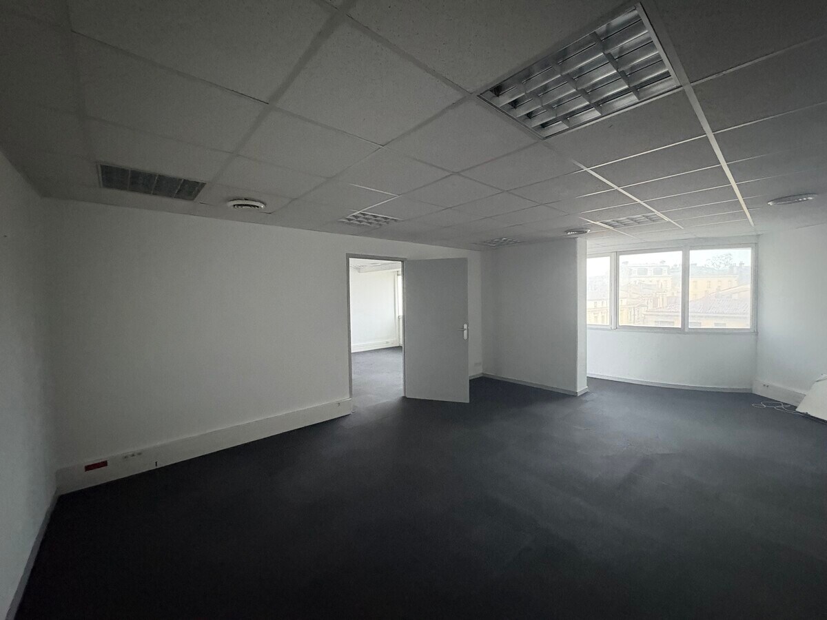 74 Rue Georges Bonnac, Bordeaux, GIR 33000 -  -  - Interior Photo - Image 2 of 5