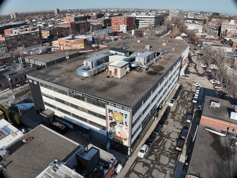 6750 Av de l'Esplanade, Montréal, QC à louer - Communauté Matterport - Image 2 de 21