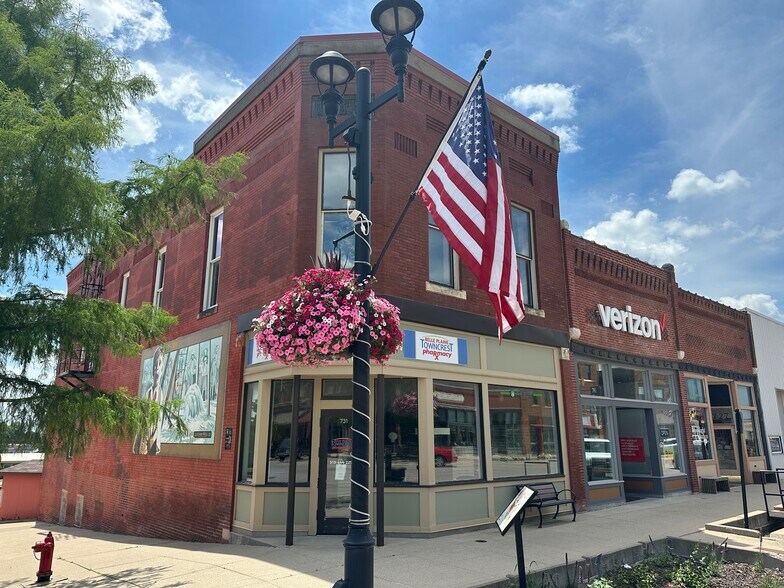 731 12th St, Belle Plaine, IA à vendre - Photo principale - Image 1 de 6