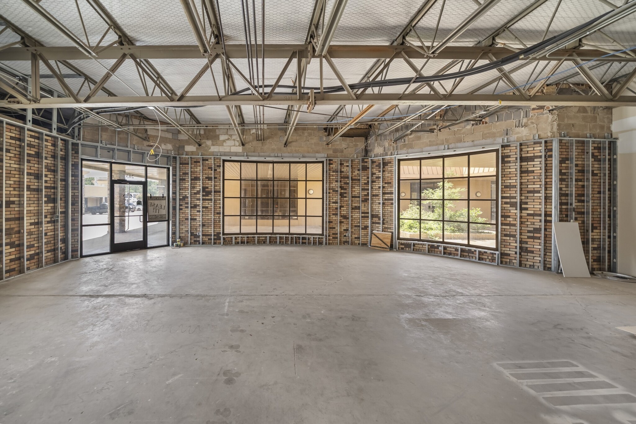 3400-3502 S Broadway, Tyler, TX for lease Interior Photo- Image 1 of 5