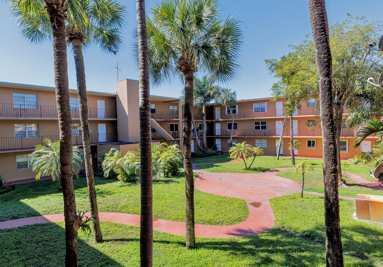 1230-1330 W 54th St, Hialeah, FL 33012 - Unité 40 Units - - Photo intérieure - Image 1 of 17