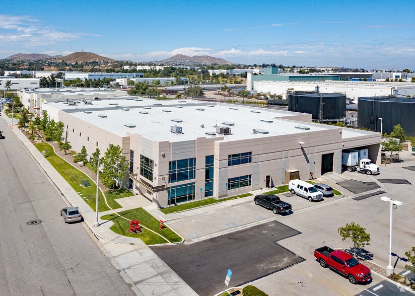135 Via Trevizio, Corona, CA for lease - Building Photo - Image 2 of 2