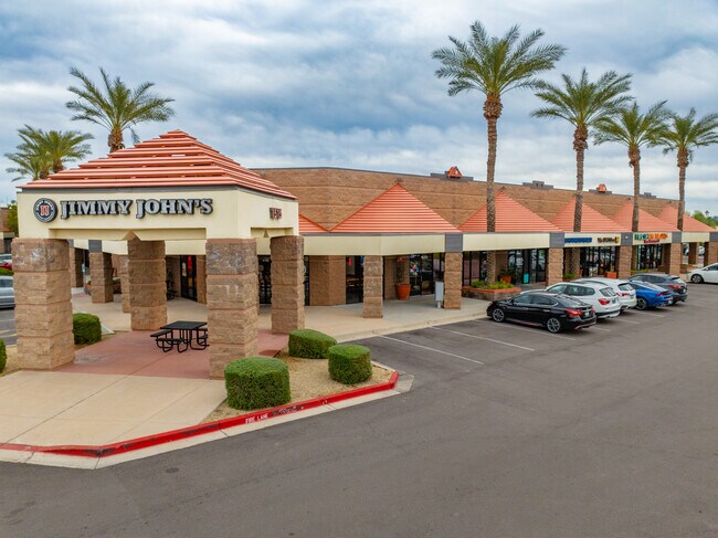 Plus de détails pour 1515-1555 N Gilbert Rd, Gilbert, AZ - Commerce de détail à louer