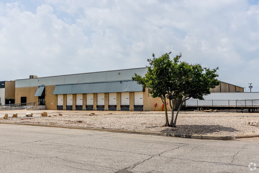 14327 Gillis Rd, Dallas, TX for lease - Building Photo - Image 1 of 3