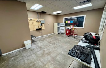 4419-4441 Robertson Rd, Madison, WI à louer Photo intérieure- Image 1 de 4