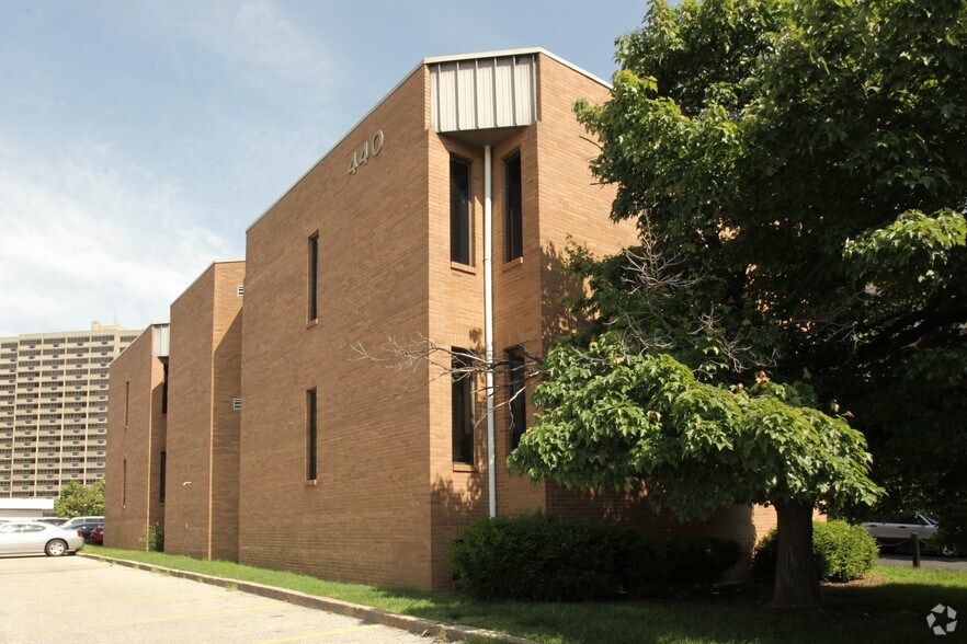 440 S 7th St, Louisville, KY à louer - Photo du bâtiment - Image 2 de 3