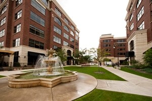 332 Front St S, La Crosse, WI à louer - Photo du bâtiment - Image 2 de 8