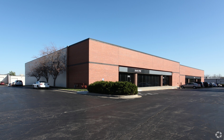 Lenexa Place portfolio of 2 properties for sale on LoopNet.ca - Primary Photo - Image 2 of 2