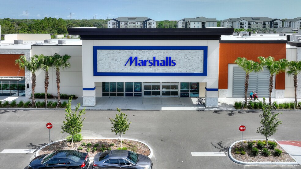 8035 W Irlo Bronson Memorial Hwy, Kissimmee, FL à louer - Photo du bâtiment - Image 2 de 12