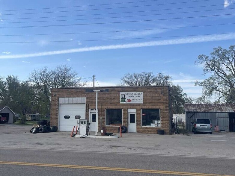 402 E Main St, Chambers, NE à vendre - Photo du bâtiment - Image 2 de 21