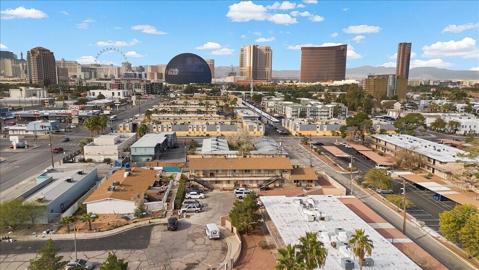 3719 Royal Crest St, Las Vegas, NV à vendre - Photo du bâtiment - Image 2 de 14