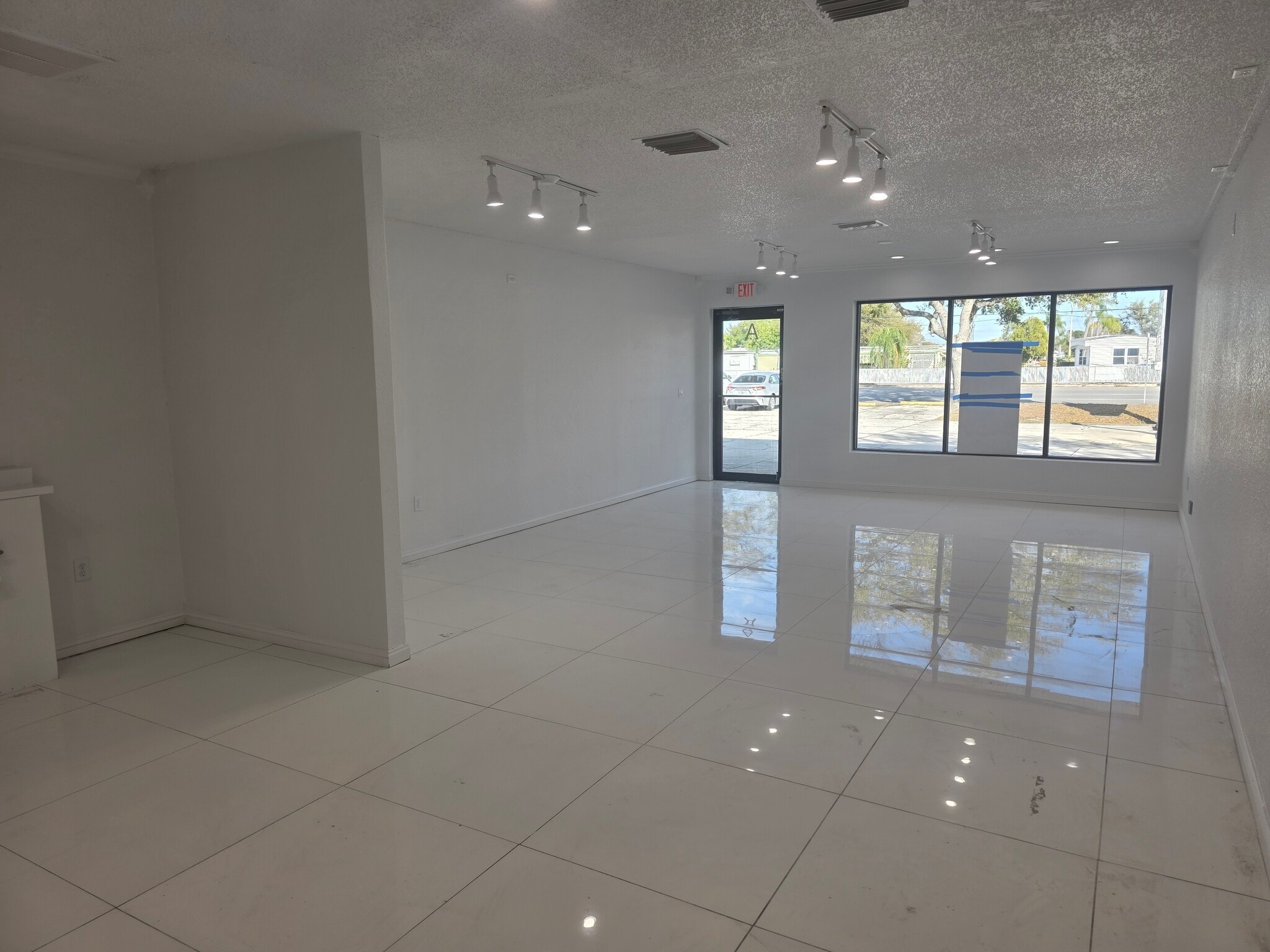 9150 49th St N, Pinellas Park, FL for lease Interior Photo- Image 1 of 7